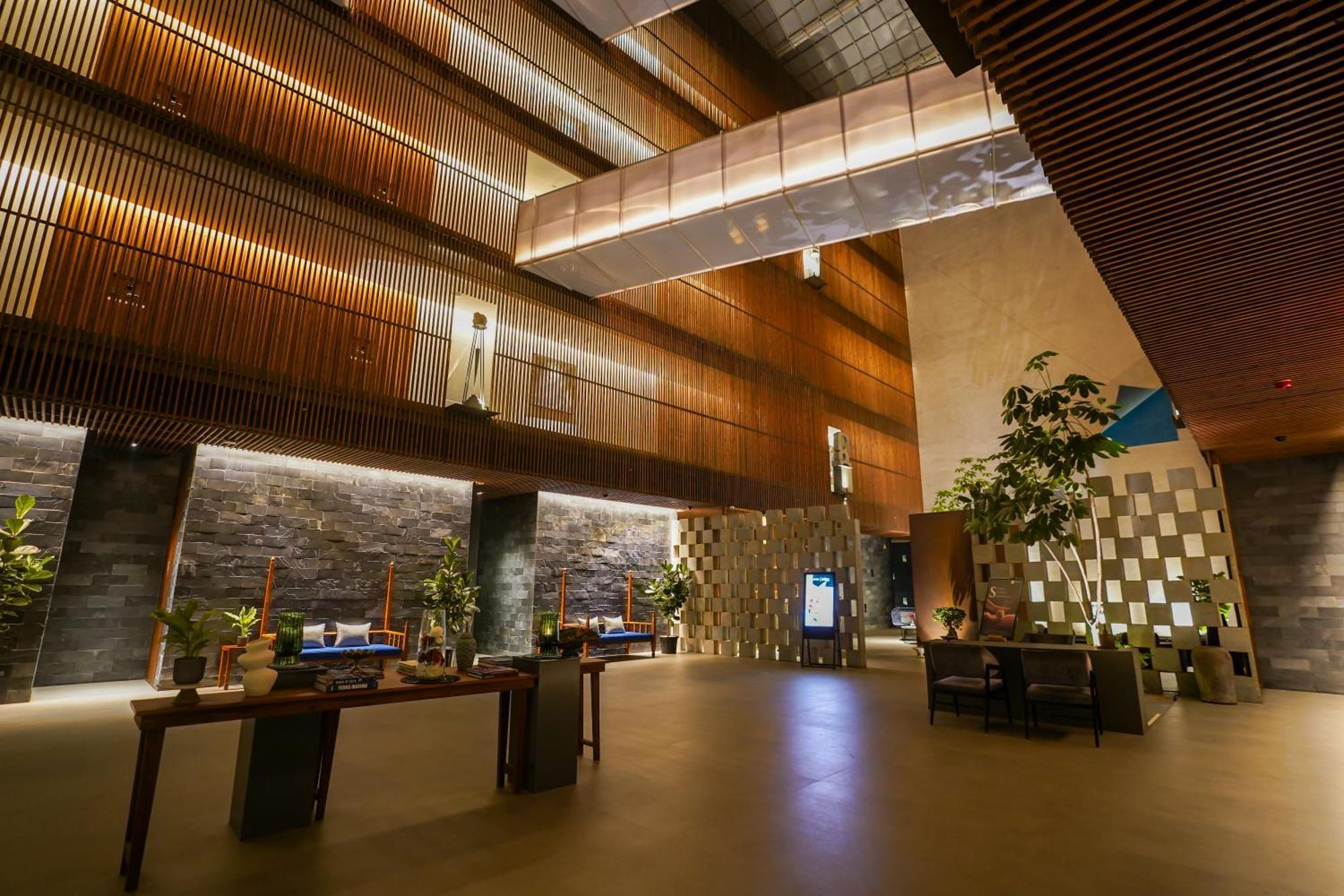 Radisson Resort And Spa Лонавла Екстер'єр фото The lobby of the hotel
