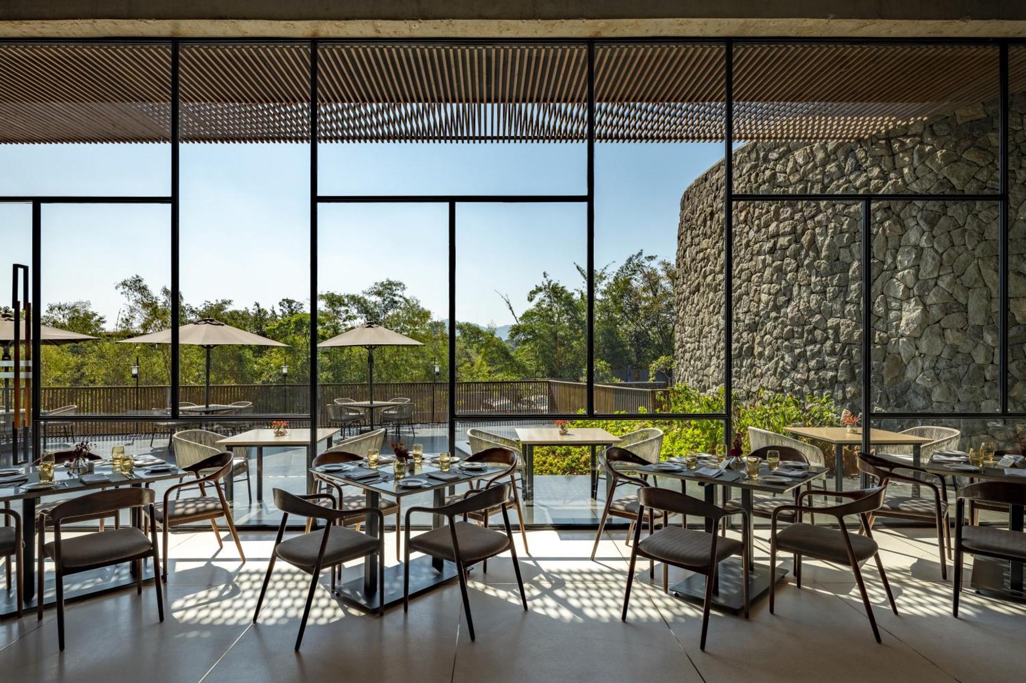 Radisson Resort And Spa Лонавла Екстер'єр фото Restaurant